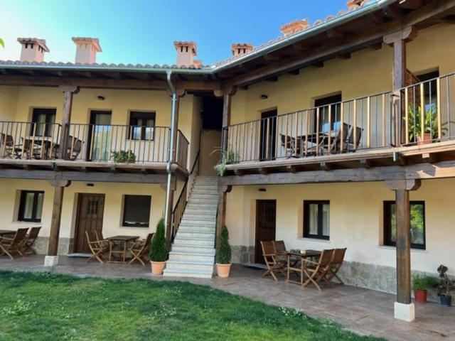 Apartamentos Dona Jimena Del Ambroz 4 Estrellas Complejo Unico En El Centro Del Pueblo - Piscina Ya Abierta Хервас Экстерьер фото